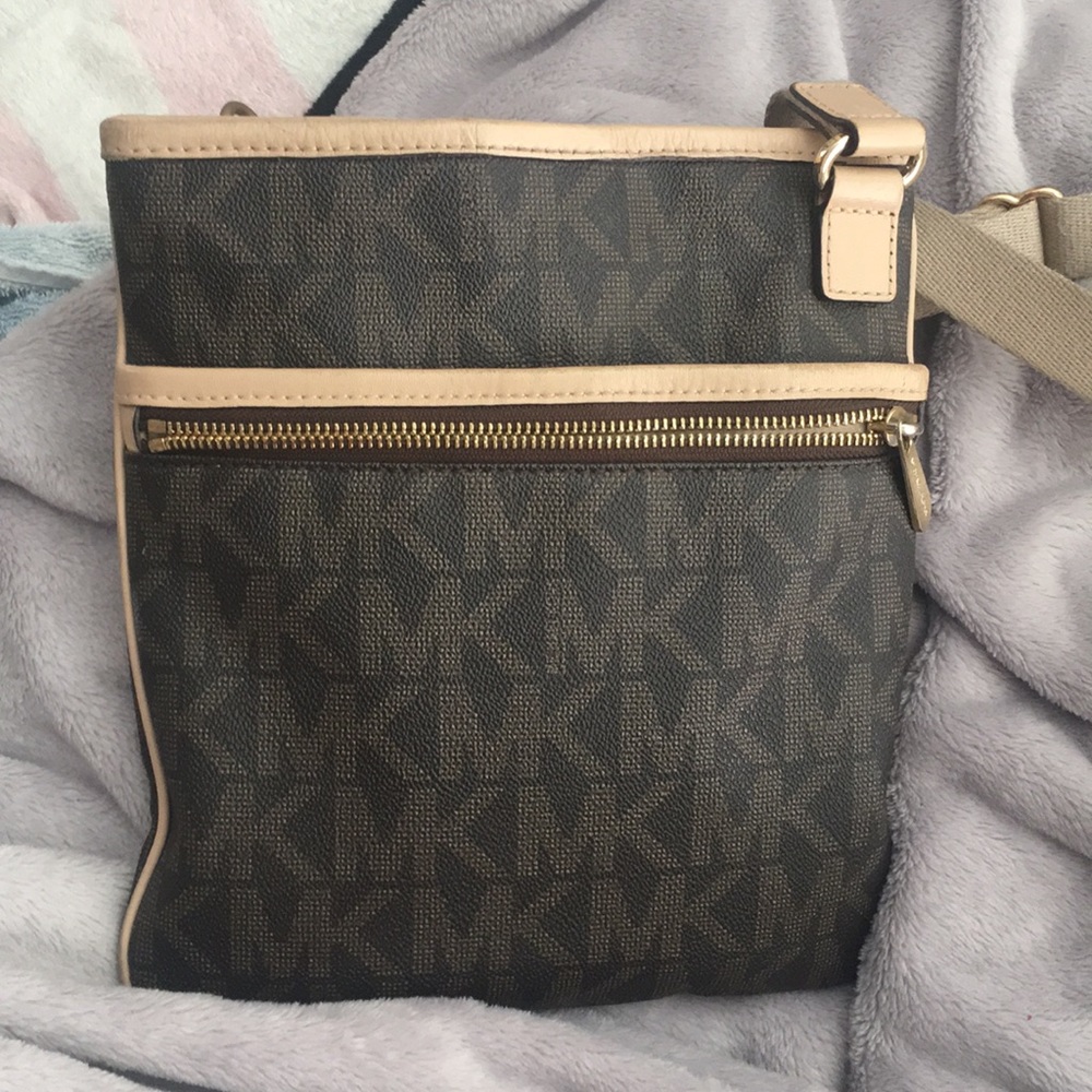 ‼️PRICE NEGOTIABLE‼️Michael Kors crossbody